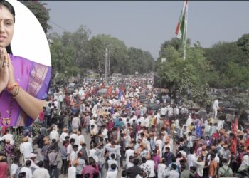 धनत्रयोदशीच्या मुहूर्तावर शक्ती प्रदर्शन करीत माजी महापौर जयश्री महाजन यांनी उमेदवारी अर्ज केला दाखल