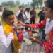 अपक्ष उमेदवार डॉ अश्विन सोनवणे यांनी नागरिकांशी साधला संवाद ; प्रचार रॅलीवर फुलांची उधळण