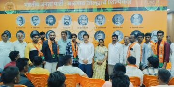 आ.राजूमामा भोळे यांच्या नेतृत्वावर विश्वास ठेवून सुप्रीम कॉलनीतील शेकडो तरुणांचा भारतीय जनता पक्षात प्रवेश