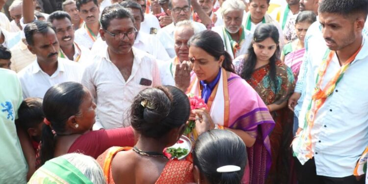 मुक्ताईनगर विधानसभा ; रोहिणी खडसेनीं बोदवड तालुक्यातील गावांना भेट देवून साधला संवाद