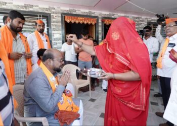 “गुलाबराव पाटील येणून जास्तीत जास्त मतेशी जीकान लायर “- बंजारा तांडा वासियांचा निर्धार !
