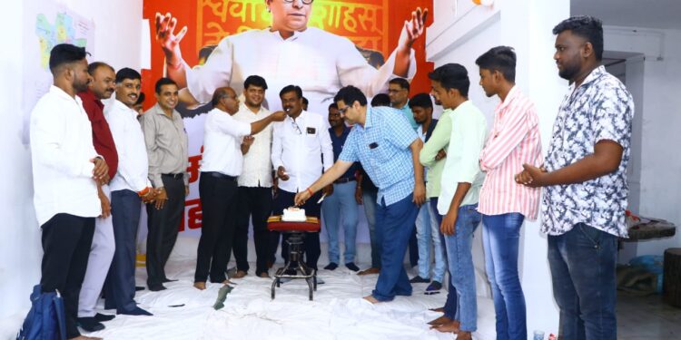 श्रीकृष्ण मेंगडे यांचा वाढदिवस साजरा ;उप महानगर अध्यक्षपदी नियुक्ती