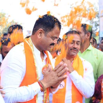आ.किशोरआप्पा पाटील यांच्या प्रचारार्थ महारॅलीतून कार्यकर्त्यांचा विजयाचा संकल्प