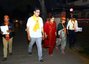 जळगाव शहर विधानसभेचे मनसेचे उमेदवार डॉ. अनुज पाटील यांच्या पत्नी डॉ. लीना पाटील प्रचारात सक्रिय