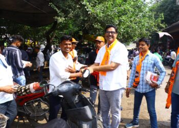 मनसेचे उमेदवार डॉ.अनुज पाटील यांचा बी जे मार्केट मधील व्यापाऱ्यांसोबत संवाद