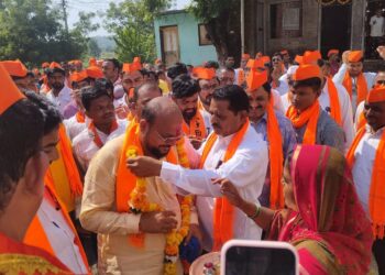 गावा – गावात गुलाबभाऊंच्या भगव्या वादळाची तुफान लाट;१२ दिवसांत १२१ गावांत शिवसेनेच्या धनुष्याचा डोर- टू – डोर जयघोष