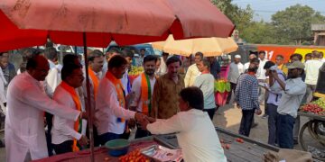 कृषी उत्पन्न बाजार समितीमध्ये आ. भोळे यांना रॅलीत उदंड प्रतिसाद