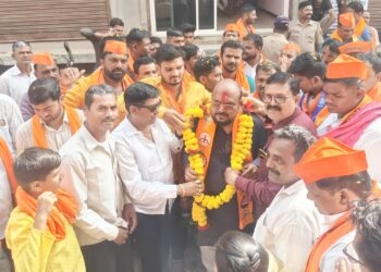मंत्री गुलाबराव पाटील यांना शिरसोली येथील सोनार समाजाचा जाहीर पाठिंबा ;प्रचार फेरी दरम्यान पुष्पहार घालून केले स्वागत