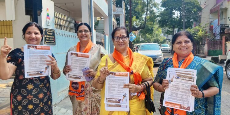 डॉ.अनुज पाटील यांचे कुटुंब प्रचार मैदानात सक्रिय..