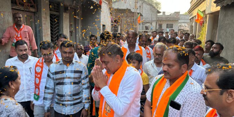 अभ्यासू, शांत, संयमी नेतृत्व हव की गुंड गर्दी आणि केवळ परंपरा सांगणार हवं : अमोल जावळे