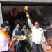मनसे उमेदवार डॉ. अनुज पाटील यांच्यावर फुलांची उधळण;एमआयडीसी भागात प्रचाराला उत्स्फूर्त प्रतिसाद