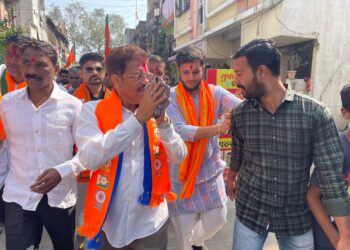 ढोल ताशांचा गजर, फटाक्यांची  आतिषबाजी : युवकांच्या मोठ्या सहभागात महायुतीच्या रॅलीला प्रतिसाद