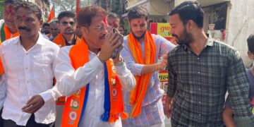 ढोल ताशांचा गजर, फटाक्यांची  आतिषबाजी : युवकांच्या मोठ्या सहभागात महायुतीच्या रॅलीला प्रतिसाद