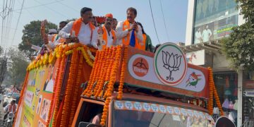 नागरिकांच्या प्रचंड प्रतिसादात आ. राजूमामा भोळे यांची वाहन रॅली, शेकडोंच्या संख्येने महायुतीच्या कार्यकर्त्यांचा सहभाग