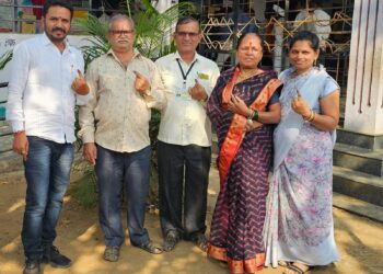 “भरत गायकवाड यांनी बजावला मतदानाचा हक्क”