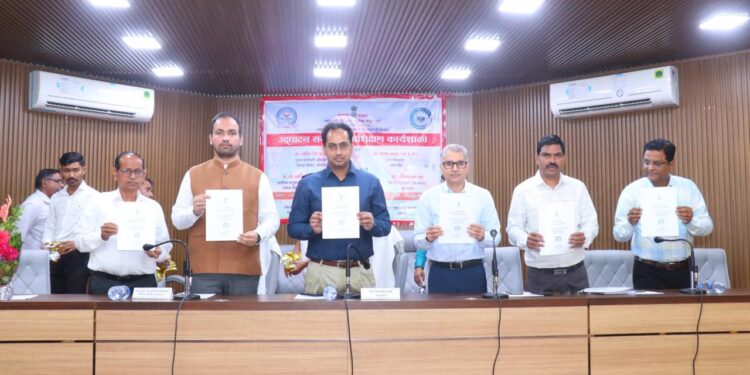 पशुधन ही ग्रामीण अर्थव्यवस्थेचा महत्वाचा घटक त्यासाठी पशुगणनेचे सूक्ष्म नियोजन करा-जिल्हाधिकारी आयुष प्रसाद