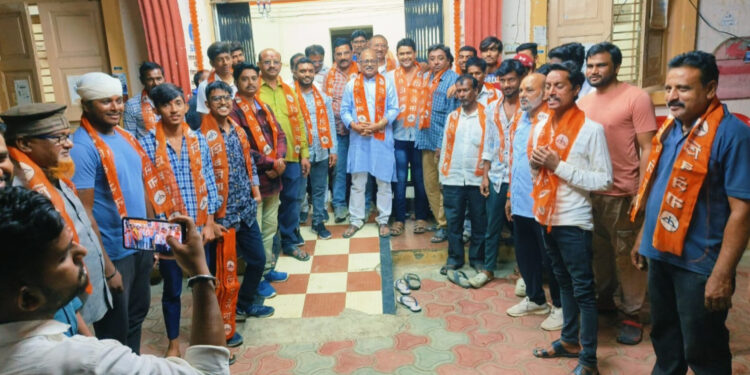 धरणगावातील, म्हसावद व बोरणार येथील प्रमुख कार्यकर्त्यांचा शिवसेनेत प्रवेश !