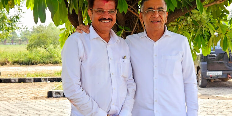 जळगावच्या विकासाबाबत अशोक जैन व सुरेश (राजूमामा) भोळे यांच्यात चर्चा