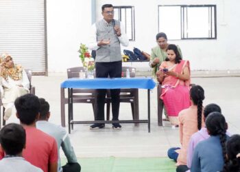 जागतिक ध्यान दिनानिमित्त विदयार्थ्यांनी घेतले  ध्यानाच्या योग्य पद्धतीचे धडे
