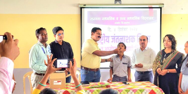 आरोग्य विभागाकडून जामनेर तालुक्यात दिड लाख  विद्यार्थ्यांना जंतनाशक गोळ्यांचे वाटप