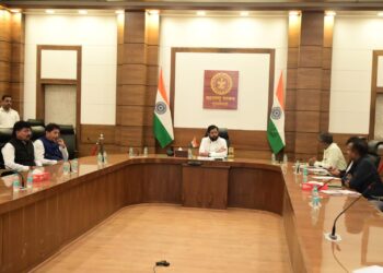 भारतरत्न डॉ.बाबासाहेब आंबेडकर यांच्या महापरिनिर्वाण दिनानिमित्त चैत्यभूमी येथील सोयी सुविधांचा मुख्यमंत्र्यांनी घेतला आढावा
