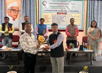 डॉ. सुनील नेवे यांचा राज्यस्तरीय शोधनिबंध स्पर्धेत तृतीय पारितोषिकाने सन्मान
