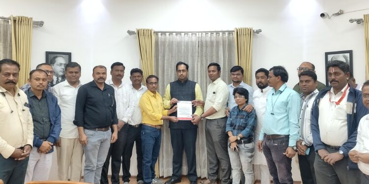 महाराष्ट्र राज्य पत्रकार संघटनेच्या वतीने जिल्हाधिकाऱ्यांना निवेदन, मनपा सहाय्यक आयुक्तांवर कठोर कारवाईची मागणी….