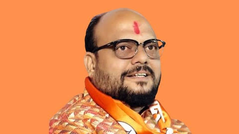 आ.गुलाबराव पाटील यांची कॅबिनेट मंत्रीपदी निवड, पाळधी गावात जल्लोष