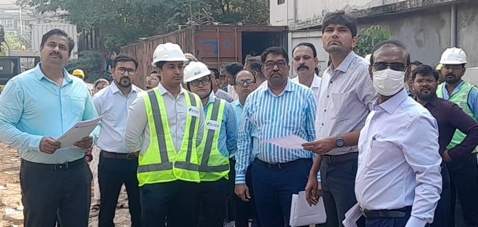 मशीद बंदर रेल्वे स्थानकाजवळील कर्नाक पुलाच्या लोखंडी तुळईचे ८३ टक्के सुटे भाग प्रकल्पस्थळी दाखल…