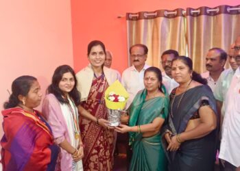 शहर तेली समाजातर्फे लोहारा येथील कुमारी पल्लवी चौधरी हिचा सत्कार…