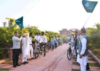 महात्मा गांधी विचारांमुळेच भारत विश्वगुरू बनेल- सतीशचंद मेहता गांधीतीर्थ येथून ग्राम संवाद सायकल यात्रेस प्रारंभ