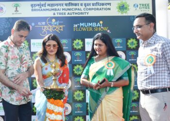 ‘अत्यंत प्रतिभेने साकारलेल्या पुष्पोत्सवाचा मुंबईकरांनी आनंद घ्यावा’…