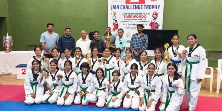 दुसऱ्या जैन चॅलेंज तायक्वांडो ट्रॉफी स्पर्धेमध्ये अनुभूती निवासी स्कूलला दुहेरी मुकूट;फाईट व पुमसे मध्ये १३ गोल्ड, ६ रौप्य, ४ कांस्य पदकांची कमाई
