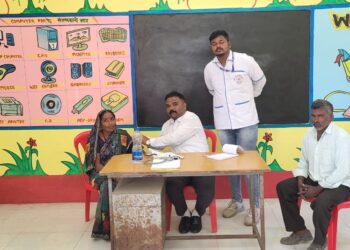 लोहारा येथे आरोग्य तपासणी शिबिर