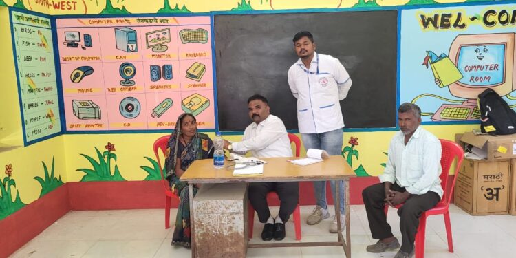 लोहारा येथे आरोग्य तपासणी शिबिर