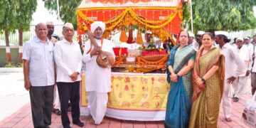 संत मुक्ताबाई राम पालखीचे जैन हिल्स येथे भक्तिभावाने स्वागत;जैन इरिगेशनचे अध्यक्ष अशोक जैन यांनी केली सपत्नीक पूजा