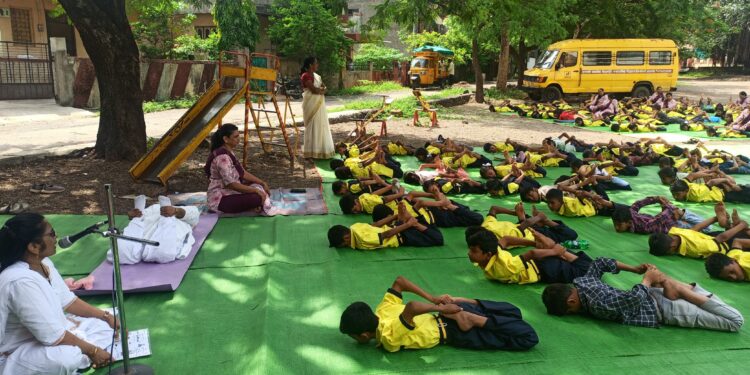 सरस्वती प्राथमिक व माध्यमिक विद्यालयात योग दिन संपन्न