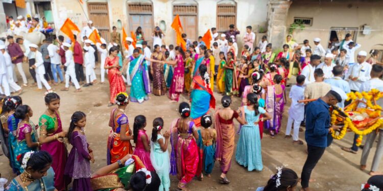 कासंमपुरा येथे विद्यालयाच्या वतीने पायी दिंडीचे उत्साहात आयोजन