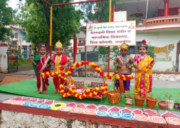 सरस्वती विद्या मंदिर प्राथमिक व माध्यमिक विद्यालय प्रकटले चिमुकले विठ्ठल