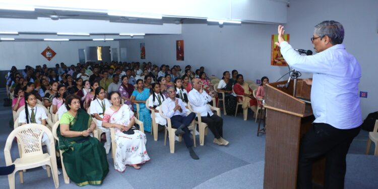 निःशुल्क एक्यूप्रेशर कार्यशाळा यशस्वीरित्या संपन्न;मू. जे. महाविद्यालयाच्या सोहम योग विभागाचा उपक्रम