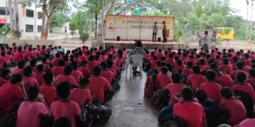 शानबाग विद्यालयातील विद्यार्थ्यांनी घेतला ‘गाईड’ एकांकिकेचा भावस्पर्शी अनुभव