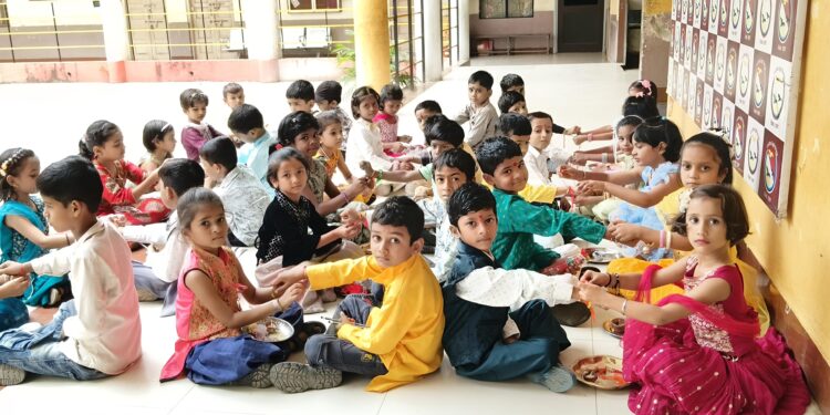 प. वि. पाटील विद्यालयात रक्षाबंधन सण उत्साहात साजरा