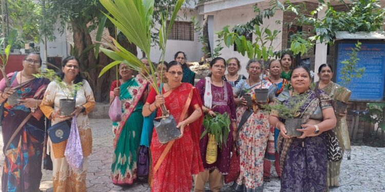 चिवास महिला मंडळाचे कण्वाश्रमात वृक्षारोपण 