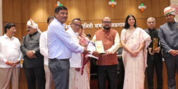 जलतारा योजनेत प्रथम क्रमांक मिळवणाऱ्या कासमपुरा ग्रामपंचायतीचा गौरव