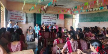 “मुलींच्या आरोग्यासाठी समाजकार्य विद्यार्थ्यांचा उपक्रम”