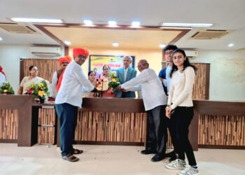 राजनंदिनी संस्थेतर्फे दिनेश पाटील यांना “राज्यस्तरीय समाजभूषण” पुरस्कार प्रदान