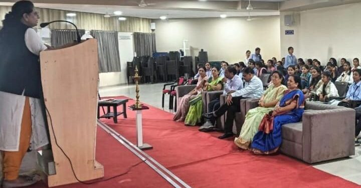 तंत्रज्ञानाच्या युगात कौटुंबिक बंध दृढ करण्याचे आवाहन – डॉ. ज्योती भोळे