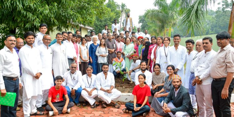 सामाजिक परिवर्तनाचा वारसा समृद्ध करु या ! – डॉ. फडणवीस