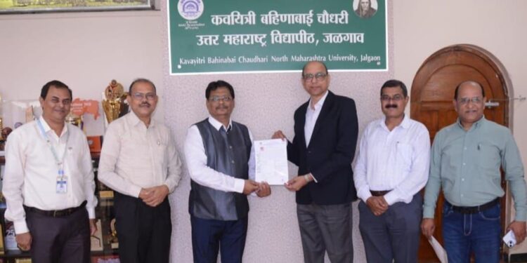 ‘कबचौउमवि’तर्फे दिलीप तिवारी यांना पीच. डी. प्रदान