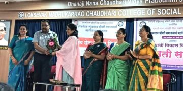 लोकसेवक मधुकरराव चौधरी समाजकार्य महाविद्यालयात “स्वस्थ नारी – सशक्त परिवार” या विषयावर मार्गदर्शन